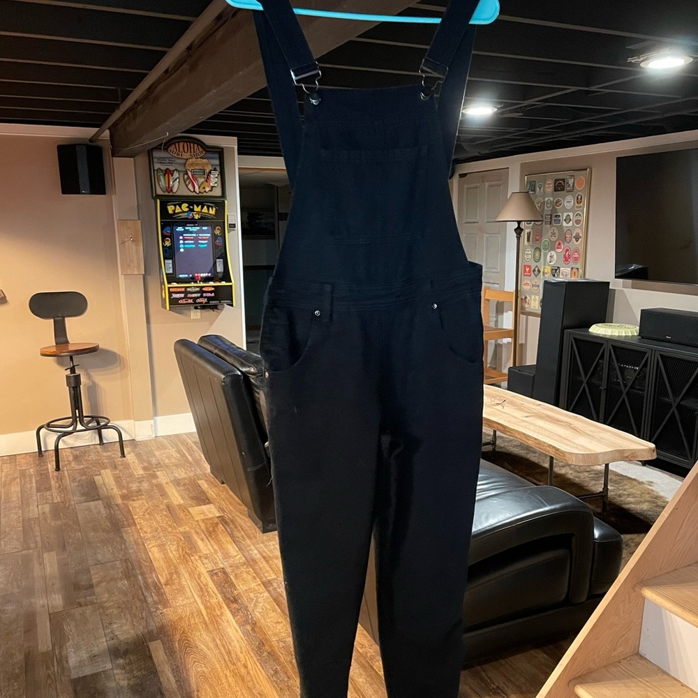 Black boohoo overalls